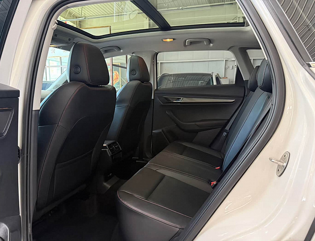 Skoda Karoq 1.4 л 2023 г. Белый, пробег 27000 км