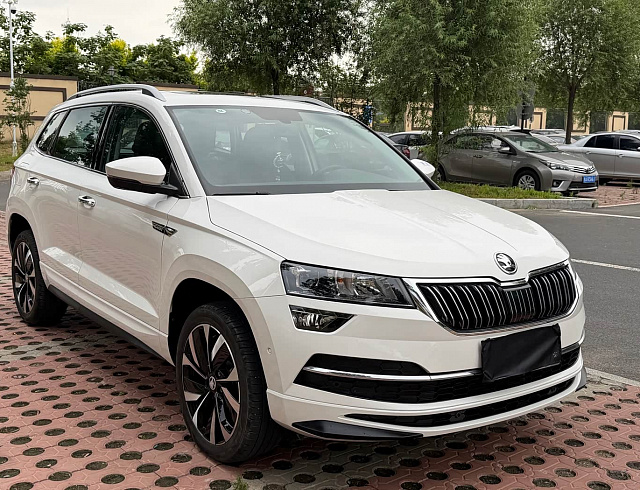 Skoda Karoq 1.4 л 2023 г. Белый, пробег 42000 км