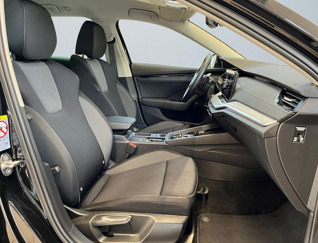 Skoda Octavia 2022 г. Чёрный, пробег 59799 км