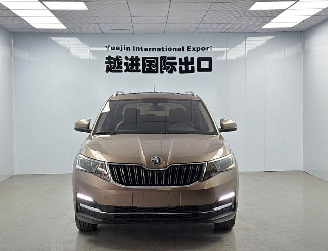 Skoda Kamiq 1.5 л 2022 г. Серебристо-серый, пробег 45000 км