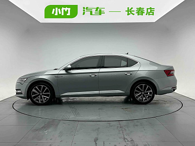 Skoda Superb 1.4 л 2022 г. Серебристо-серый, пробег 43000 км