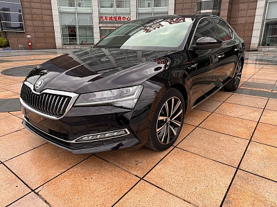 Skoda Superb 1.4 л 2023 г. Чёрный, пробег 30500 км