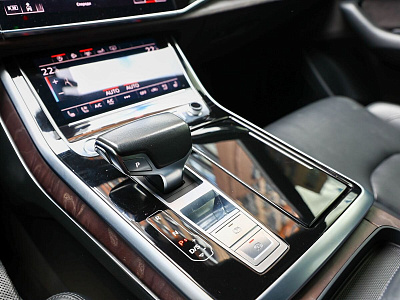 Audi Q8 белый 2018