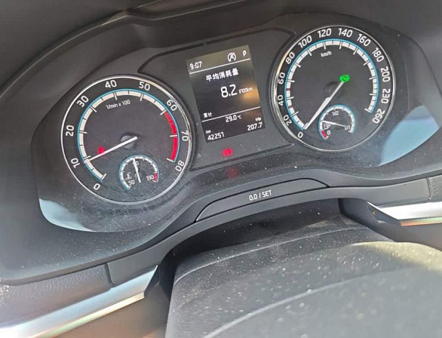 Skoda Karoq 1.4 л 2021 г. желто-оранжевый, пробег 42300 км