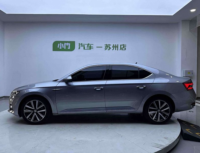 Skoda Superb 1.4 л 2022 г. Серебристо-серый, пробег 39000 км