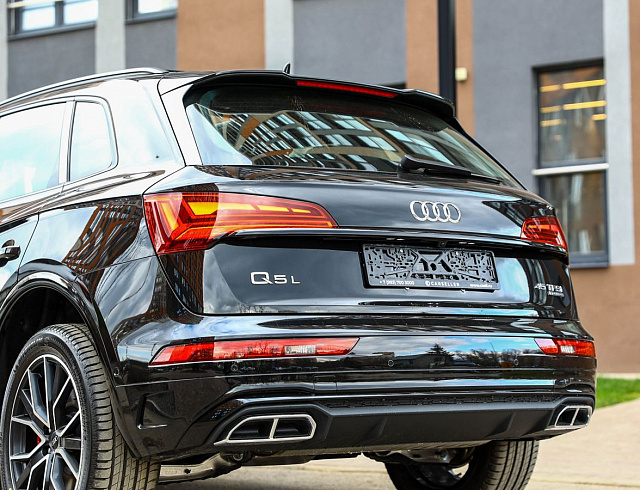 Audi Q5 черный 2025