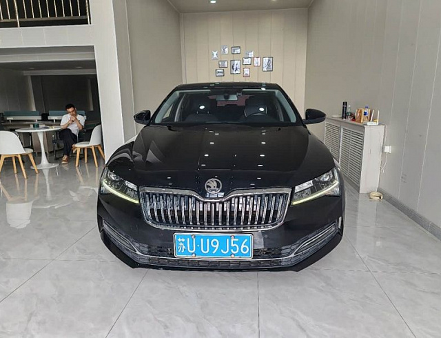 Skoda Superb 1.4 л 2023 г. Чёрный, пробег 45000 км