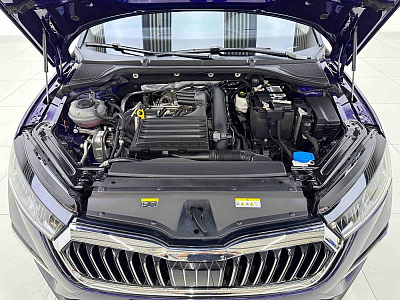 Skoda Octavia 1.4 л 2021 г. красный/фиолетовый, пробег 37800 км