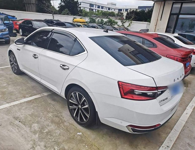 Skoda Superb 1.4 л 2024 г. Белый, пробег 45300 км