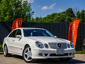 Mercedes-Benz E-Класс белый 2005
