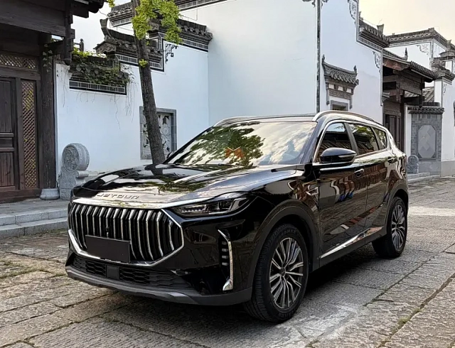 Jetour Jetour X70 PLUS 1.5 л 2024 г. Чёрный, пробег 16000 км