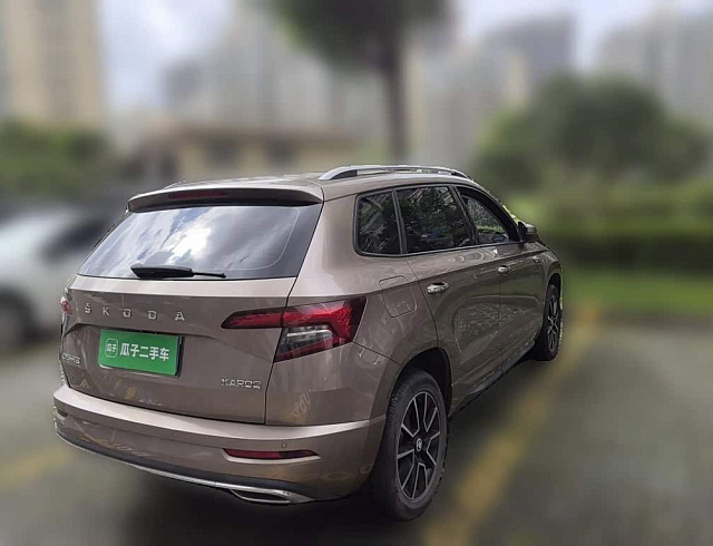 Skoda Karoq 1.4 л 2022 г. желто-оранжевый, пробег 14800 км