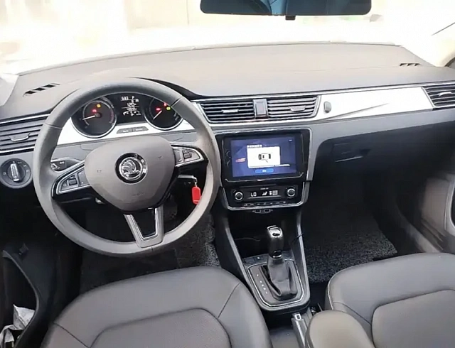 Skoda Rapid 1.5 л 2022 г. Белый, пробег 43500 км