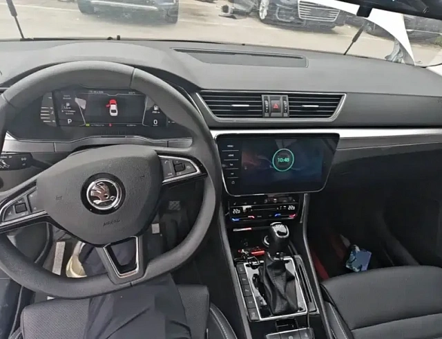 Skoda Superb 1.4 л 2024 г. Белый, пробег 45300 км