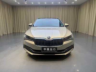 Skoda Superb 1.4 л 2023 г. шампань/коричневый, пробег 47000 км