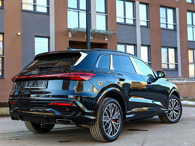 Audi Q5 черный 2025