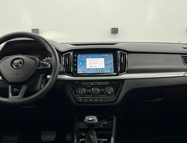 Skoda Kamiq 1.5 л 2024 г. Белый, пробег 30000 км