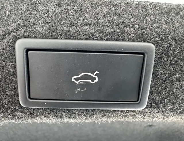 Skoda Octavia 1.4 л 2023 г. Белый, пробег 13899 км