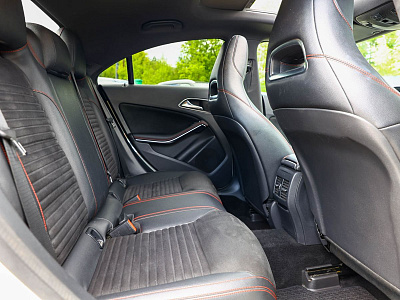 Mercedes-Benz CLA белый 2013