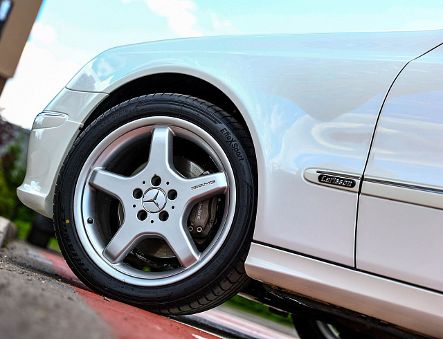 Mercedes-Benz E-Класс белый 2005