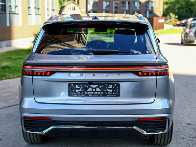 Geely Monjaro серый 2026