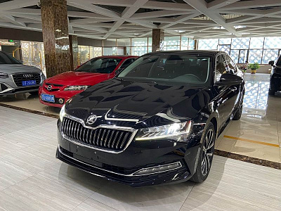 Skoda Superb 1.4 л 2023 г. Чёрный, пробег 27000 км