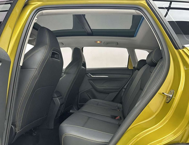 Skoda Kamiq 1.5 л 2022 г. желто-оранжевый, пробег 40000 км