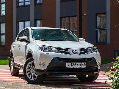 Toyota RAV4 белый 2014