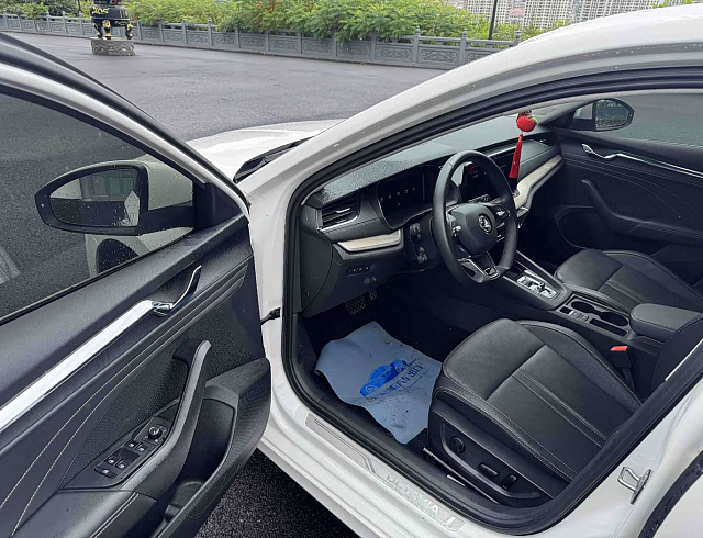 Skoda Octavia 1.4 л 2022 г. Белый, пробег 42000 км