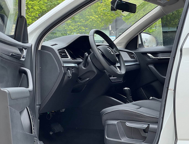 Skoda Kamiq 1.5 л 2023 г. Белый, пробег 18000 км
