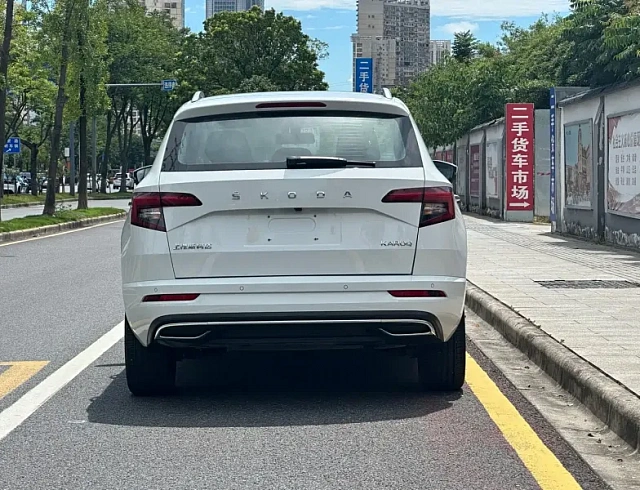 Skoda Karoq 1.4 л 2023 г. Белый, пробег 5000 км