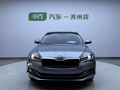 Skoda Superb 1.4 л 2022 г. Серебристо-серый, пробег 39000 км