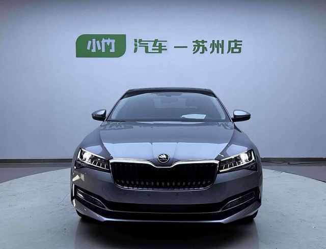 Skoda Superb 1.4 л 2022 г. Серебристо-серый, пробег 39000 км