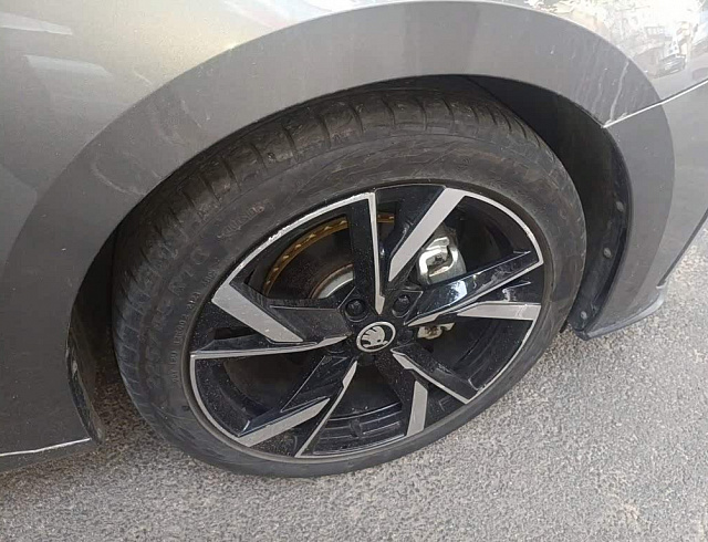 Skoda Octavia 1.4 л 2022 г. Серебристо-серый, пробег 21500 км