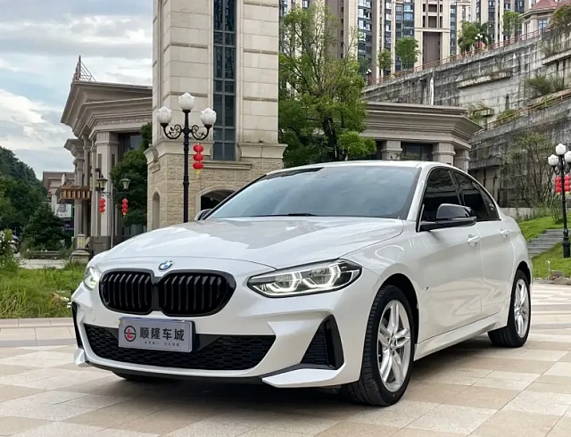 BMW 1 Series 1.5 л 2023 г. Белый, пробег 38000 км
