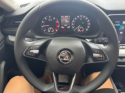 Skoda Octavia 1.4 л 2023 г. Белый, пробег 13899 км