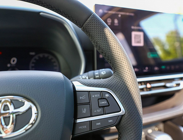 Toyota Highlander белый 2026