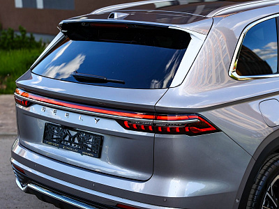 Geely Monjaro серый 2026
