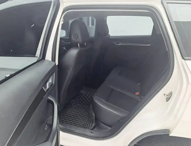 Skoda Karoq 1.4 л 2022 г. Белый, пробег 27000 км