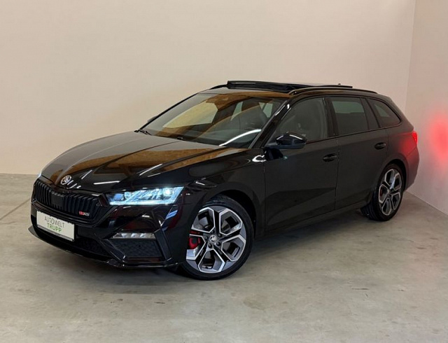 Skoda Octavia 2023 г. Чёрный, пробег 48199 км