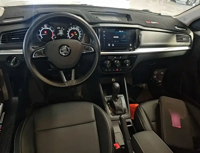 Skoda Kamiq 1.5 л 2022 г. шампань/коричневый, пробег 42300 км