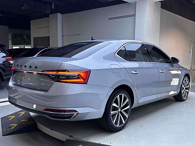 Skoda Superb 1.4 л 2022 г. Серебристо-серый, пробег 39000 км