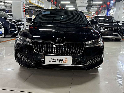 Skoda Superb 1.4 л 2025 г. Чёрный, пробег 10000 км