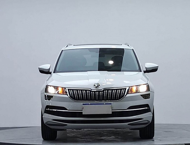 Skoda Karoq 1.4 л 2023 г. Белый, пробег 11000 км