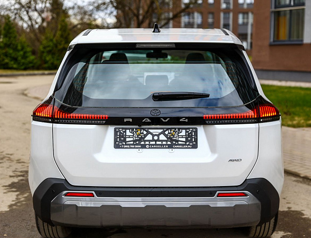 Toyota RAV4 белый 2026