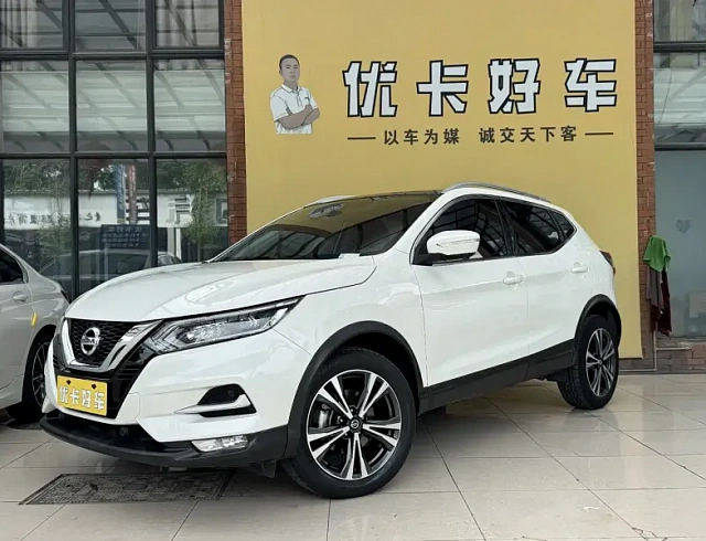 Nissan Qashqai 2.0 л 2022 г. Белый, пробег 32000 км