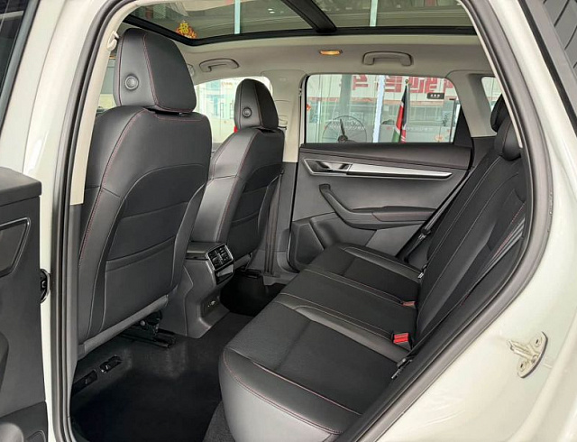 Skoda Karoq 1.4 л 2023 г. Белый, пробег 26000 км