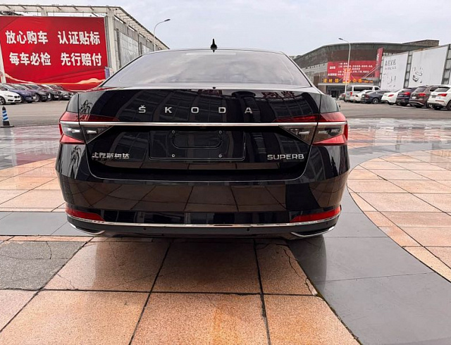 Skoda Superb 1.4 л 2023 г. Чёрный, пробег 30500 км