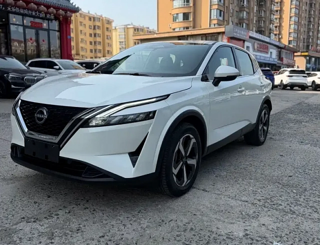 Nissan Qashqai 1.3 л 2023 г. Белый, пробег 29000 км