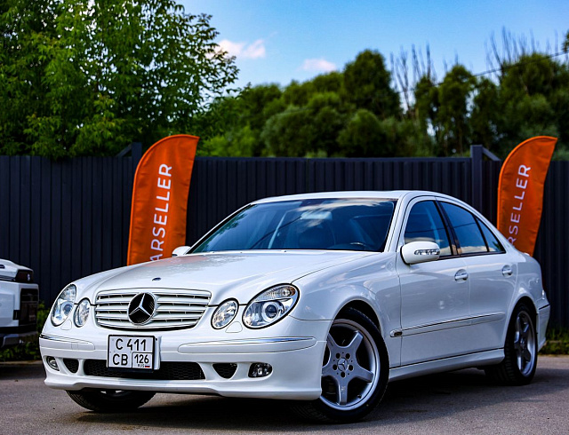 Mercedes-Benz E-Класс белый 2005